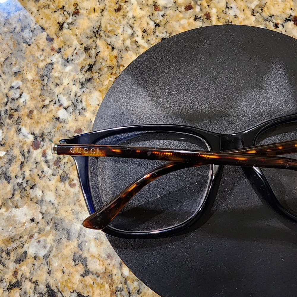 Selling Gucci eyewear prescription glasses you will have to get new lenses - Picture 4 of 5